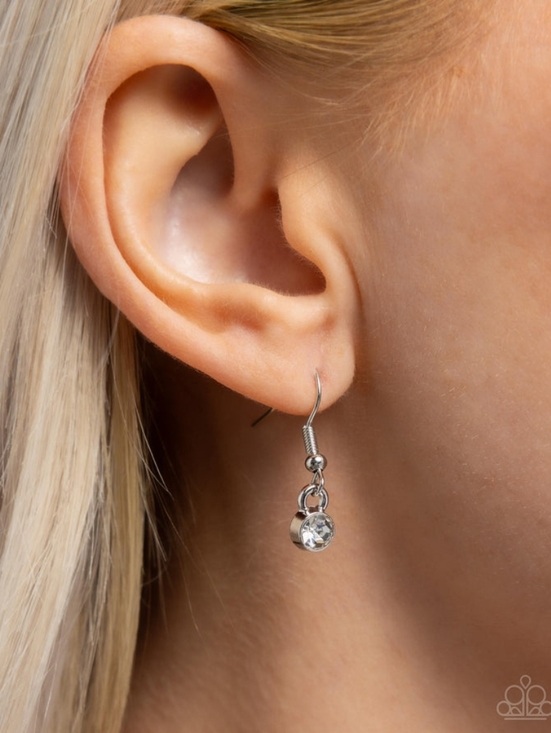 Symmetrical Shimmer Necklace - Picture 2 of 3